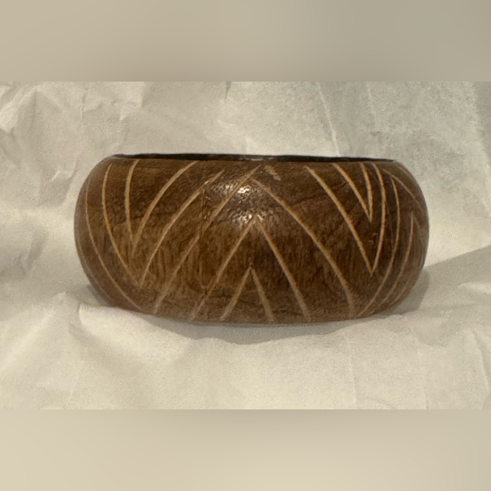 J25-005 Carved Chevron Pattern Wooden Bangle Bracelet